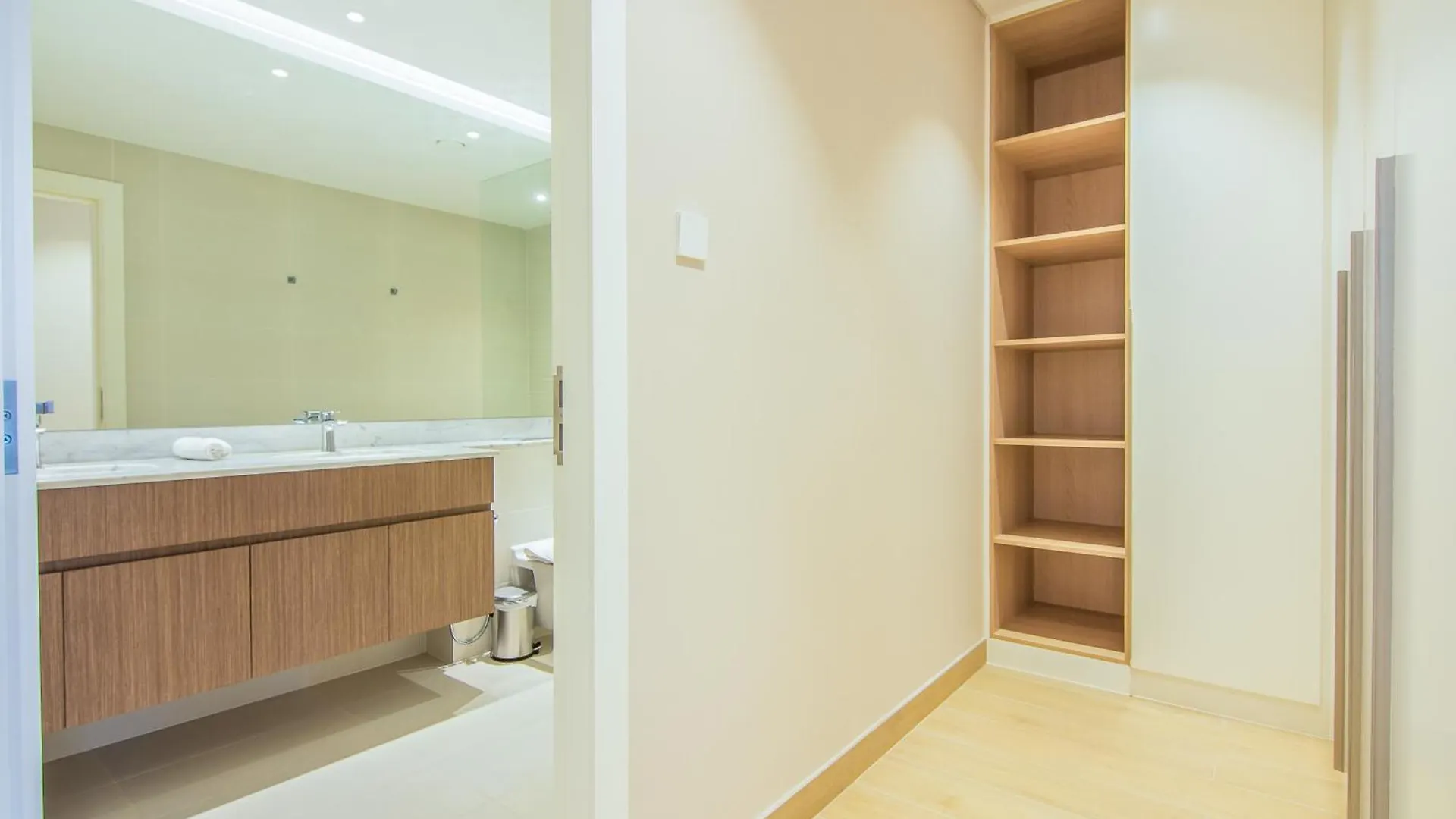 Affluent 2Br With Beach Access - La Cote Dubai