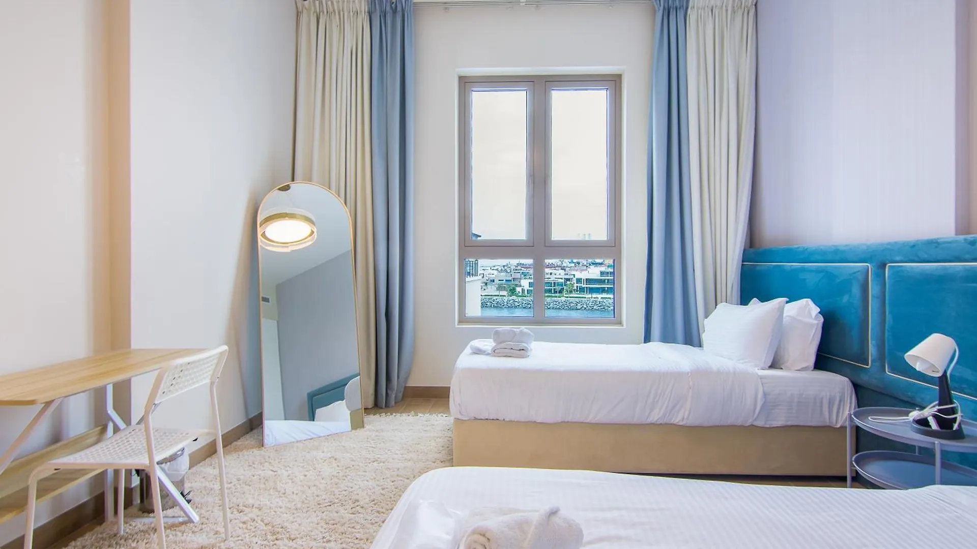 Affluent 2Br With Beach Access - La Cote Dubai Apartment