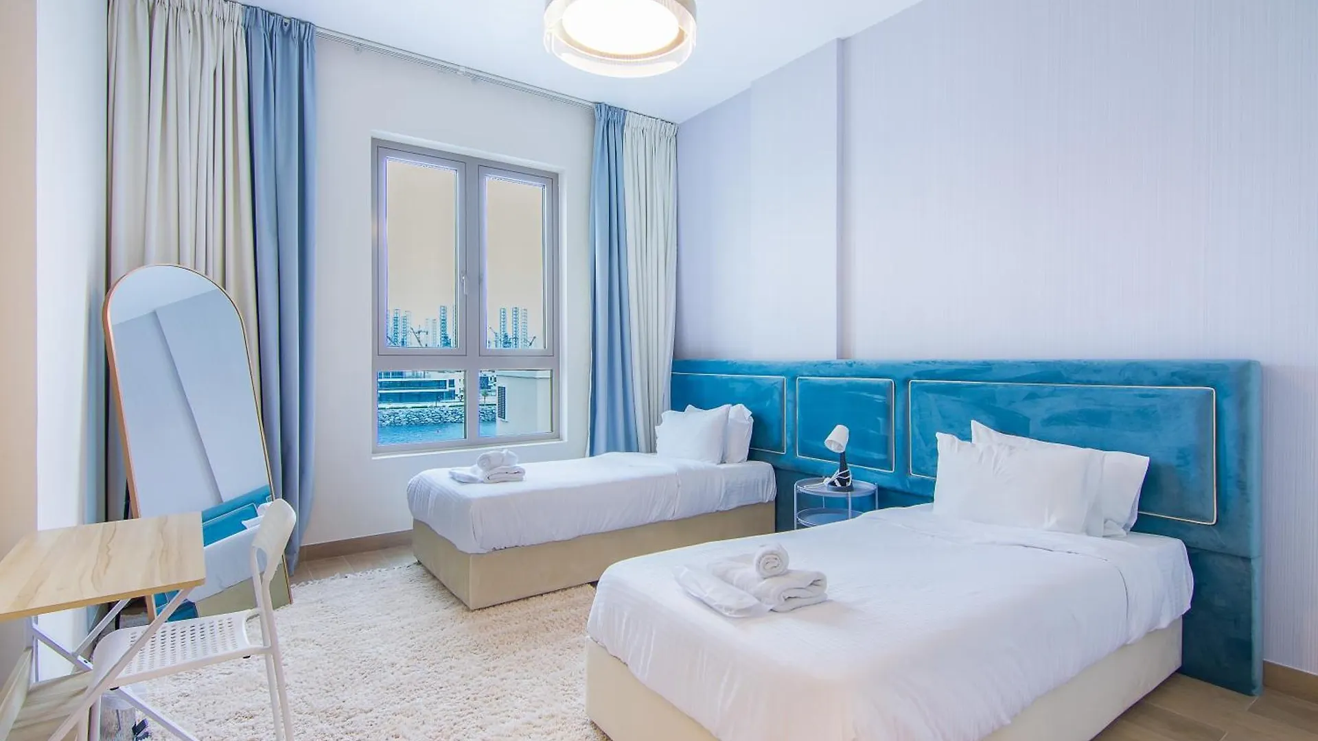 Affluent 2Br With Beach Access - La Cote Dubai Apartment
