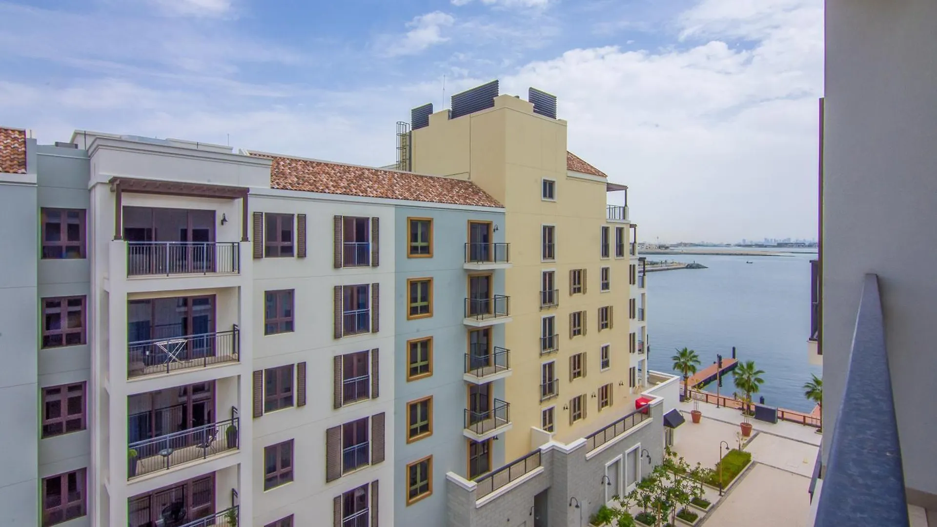 Apartment Affluent 2Br With Beach Access - La Cote Dubai