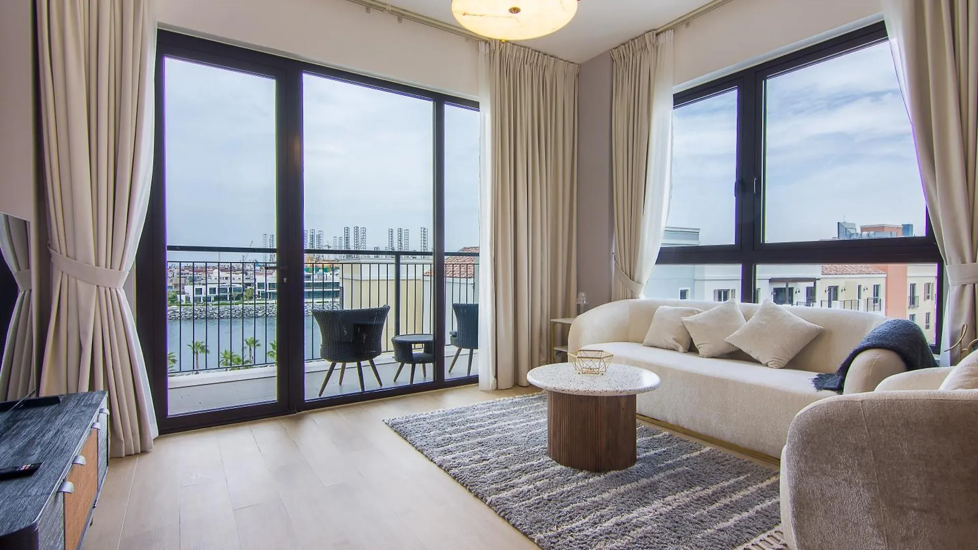 Affluent 2Br With Beach Access - La Cote Dubai 0*,