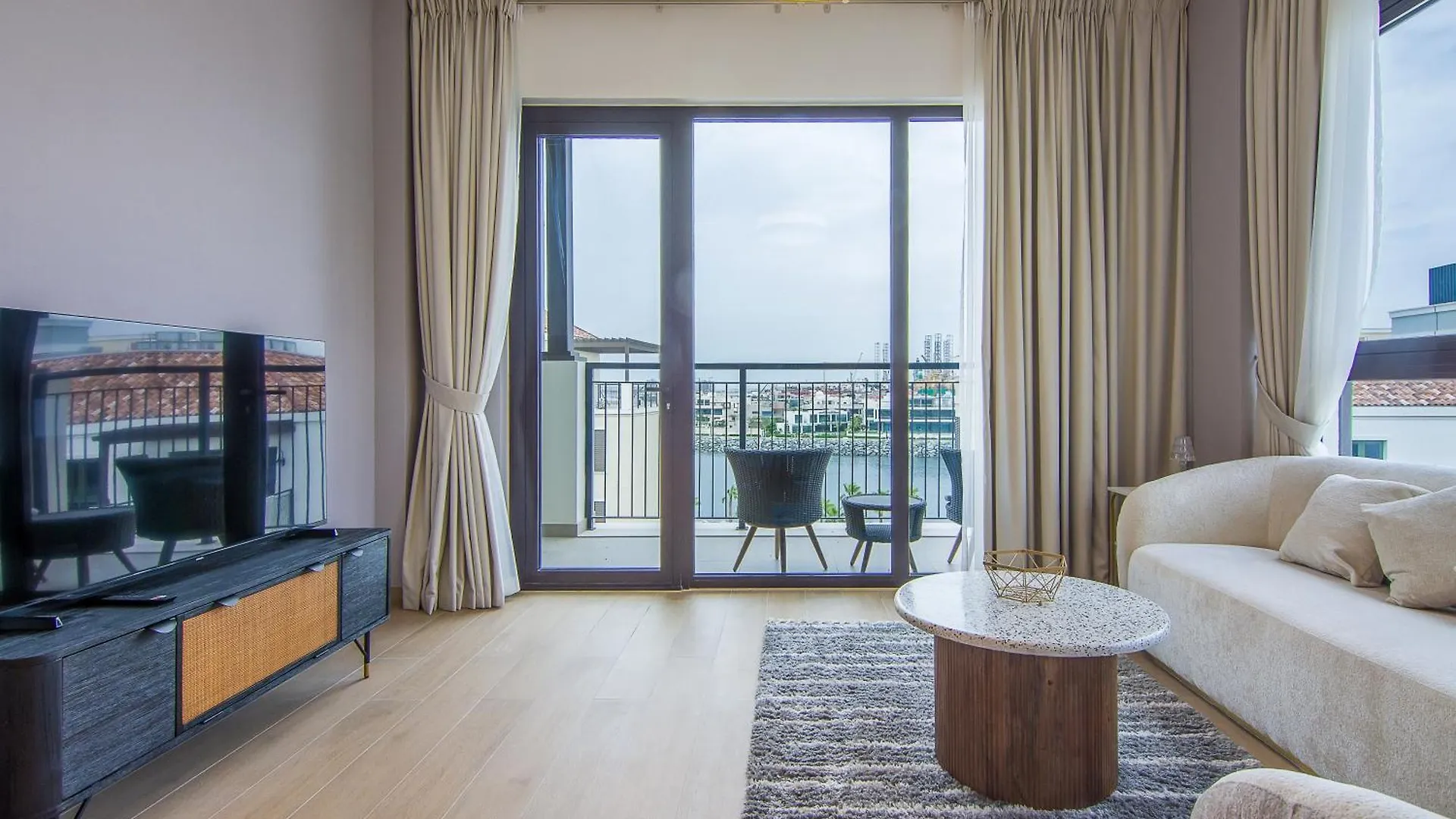 Apartment Affluent 2Br With Beach Access - La Cote Dubai