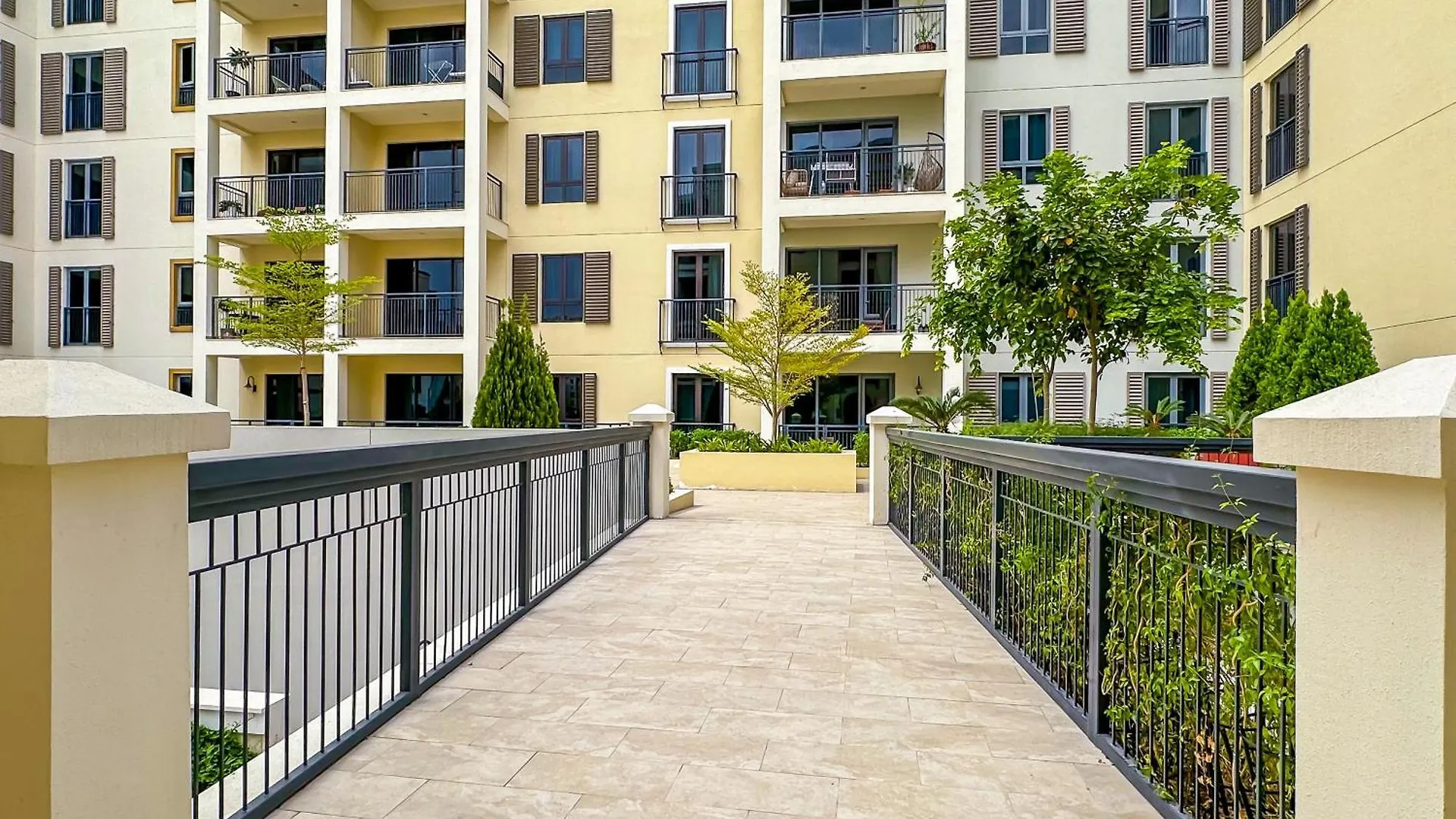 Affluent 2Br With Beach Access - La Cote Dubai 0*,